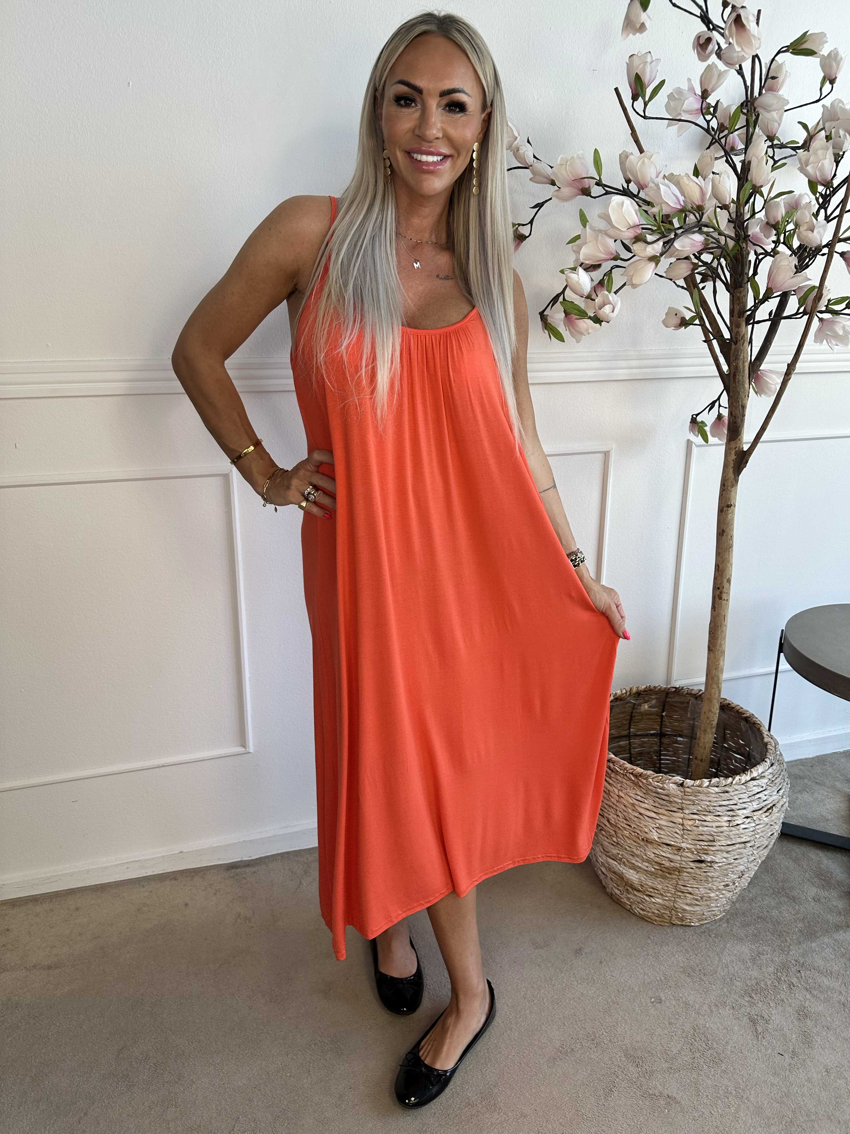 Olivia - Klänning med långa band i viskos